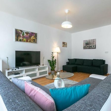 Spacious Apartment In The Old Town Of براتسيلافا المظهر الخارجي الصورة