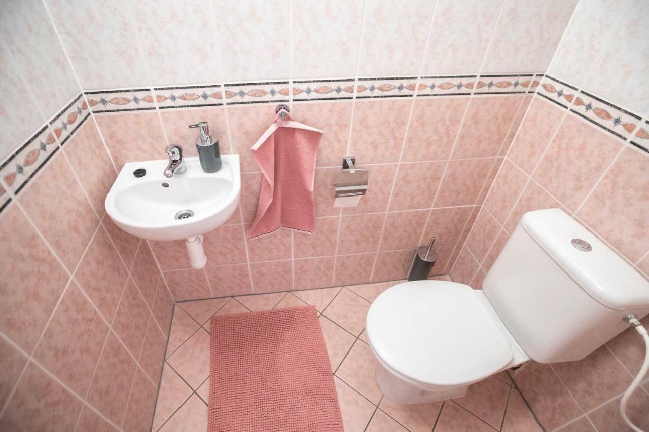 Spacious Apartment In The Old Town Of براتسيلافا المظهر الخارجي الصورة