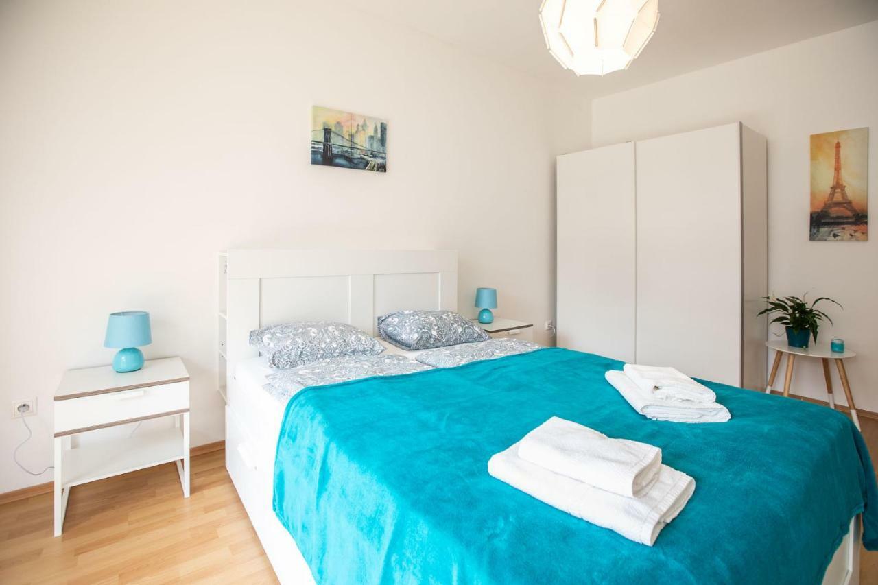 Spacious Apartment In The Old Town Of براتسيلافا المظهر الخارجي الصورة